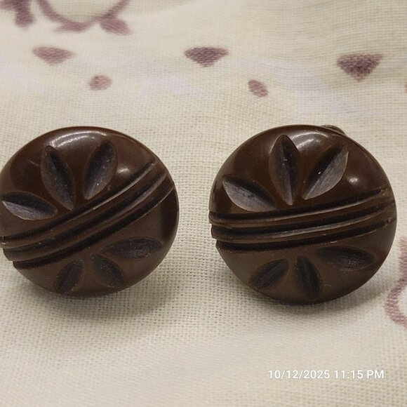 Unbranded Jewelry - Carved Art Deco BAKELITE Brown Screw Back Earrings 1930s